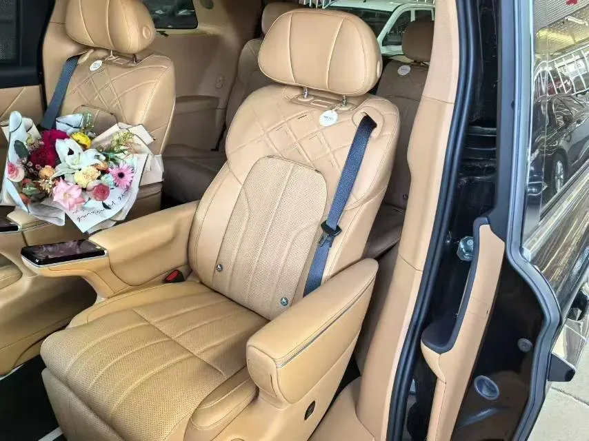 2026 Voyah Dream 1.5T 150HP L4 PHEV,autocango,china used car exporter,china ev exporter,chinese used car exporter,chinese used ev exporter