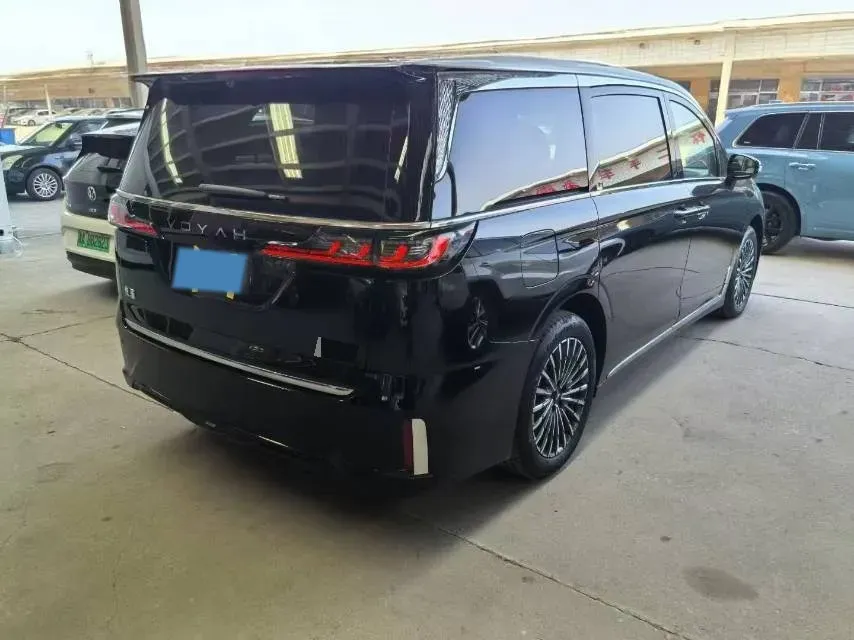 2026 Voyah Dream 1.5T 150HP L4 PHEV,autocango,china used car exporter,china ev exporter,chinese used car exporter,chinese used ev exporter