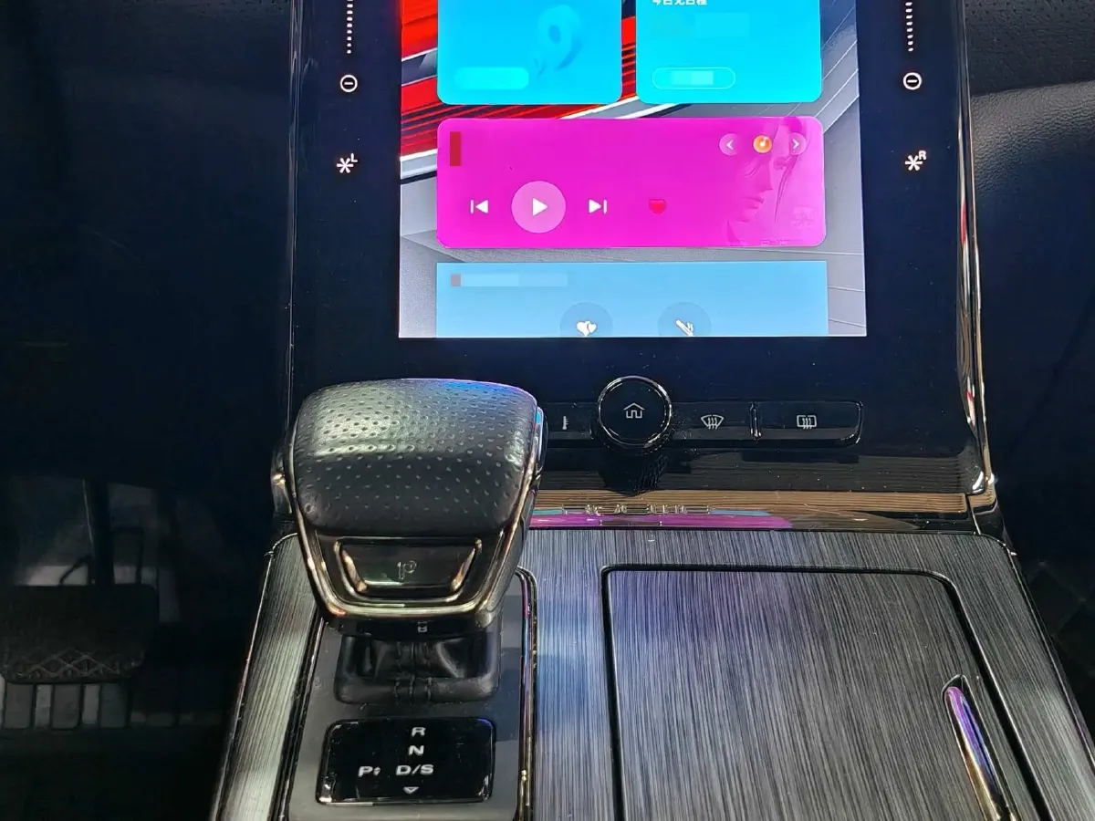 2023 Roewe RX5 1.5T 181HP L4 7DCT,autocango,china used car exporter,china ev exporter,chinese used car exporter,chinese used ev exporter