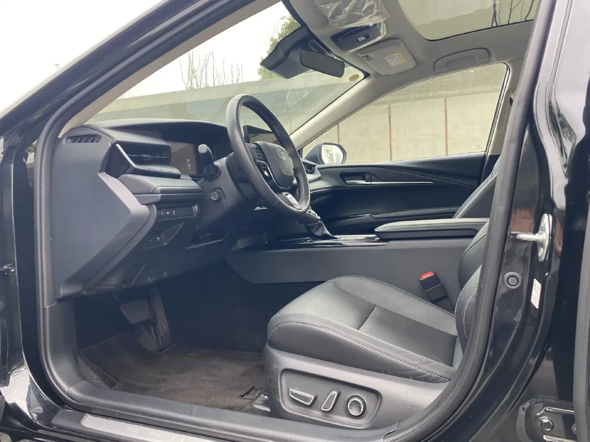 2024 Toyota Camry 2.5L 185HP L4 E-CVT Hybrid,autocango,china used car exporter,china ev exporter,chinese used car exporter,chinese used ev exporter