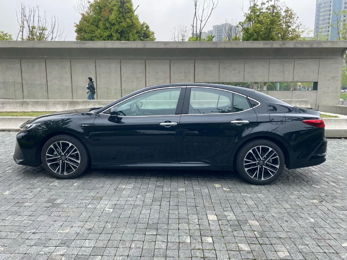 2024 Toyota Camry 2.5L 185HP L4 E-CVT Hybrid,autocango,china used car exporter,china ev exporter,chinese used car exporter,chinese used ev exporter