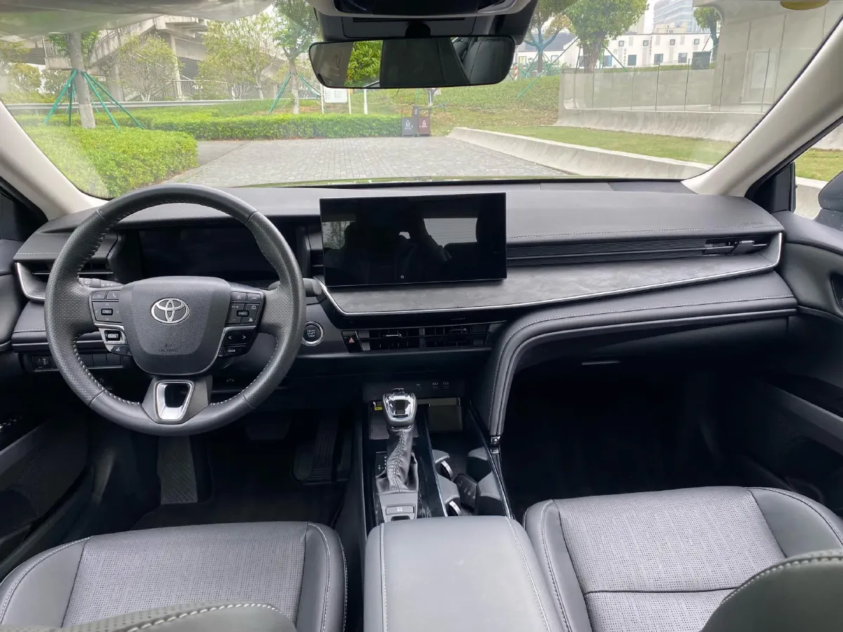 2024 Toyota Camry 2.5L 185HP L4 E-CVT Hybrid,autocango,china used car exporter,china ev exporter,chinese used car exporter,chinese used ev exporter