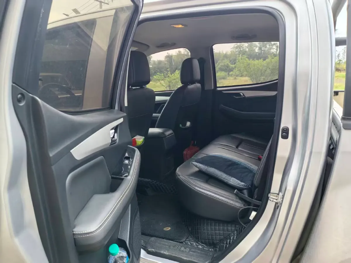 2022 Isuzu RE-MAX Jim 2.8T 120HP L4 5MT,autocango,china used car exporter,china ev exporter,chinese used car exporter,chinese used ev exporter