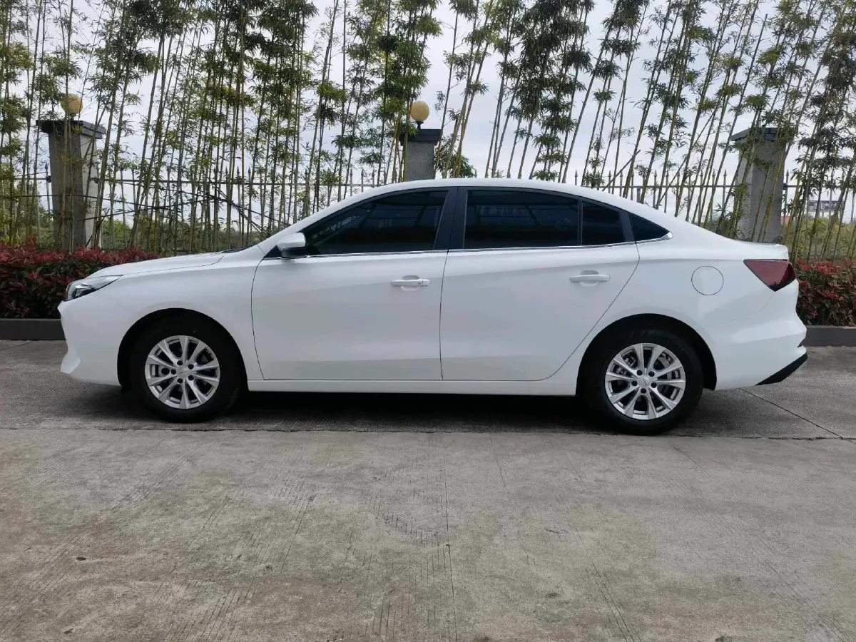 2026 Roewe i5 1.5L 129HP L4 CVT,autocango,china used car exporter,china ev exporter,chinese used car exporter,chinese used ev exporter
