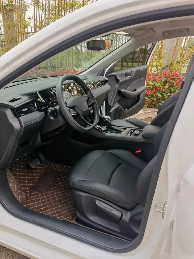 2026 Roewe i5 1.5L 129HP L4 CVT,autocango,china used car exporter,china ev exporter,chinese used car exporter,chinese used ev exporter