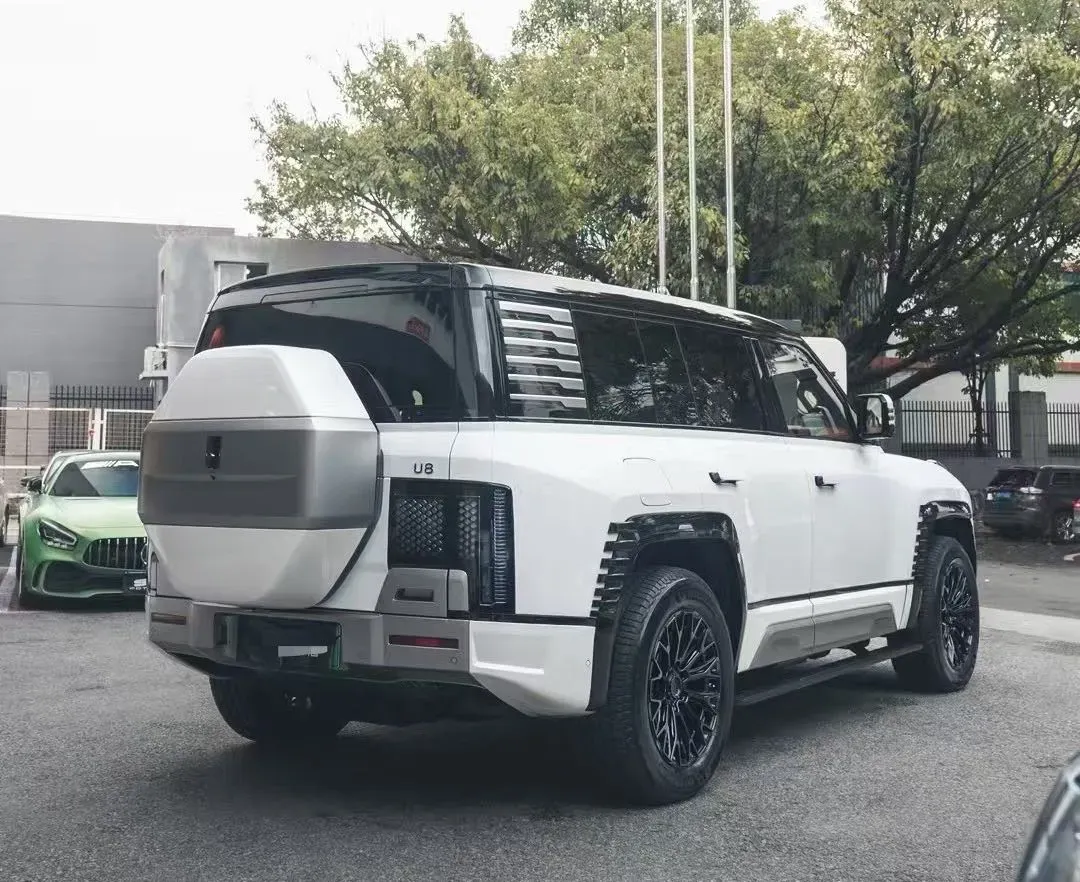 2023 YangWang U8 2.0T 272HP L4 REEV 49.05KWH,autocango,china used car exporter,china ev exporter,chinese used car exporter,chinese used ev exporter