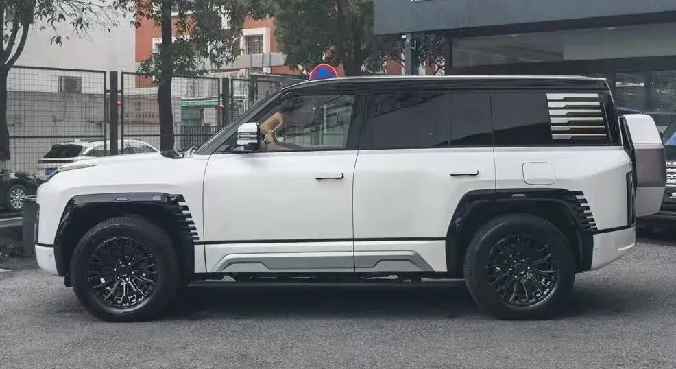 2023 YangWang U8 2.0T 272HP L4 REEV 49.05KWH,autocango,china used car exporter,china ev exporter,chinese used car exporter,chinese used ev exporter