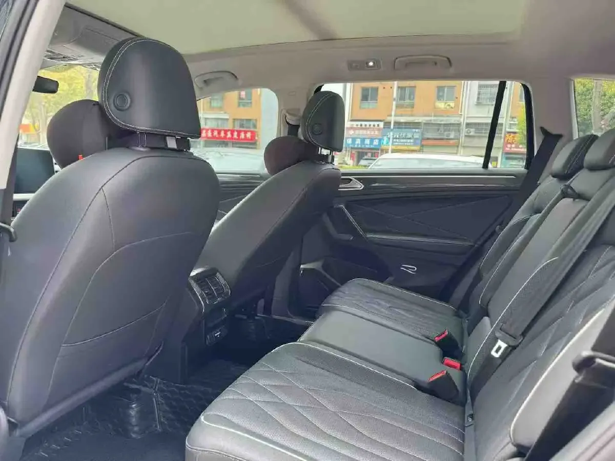 2023 Volkswagen Tiguan L 2.0T 186HP L4 7DCT,autocango,china used car exporter,china ev exporter,chinese used car exporter,chinese used ev exporter