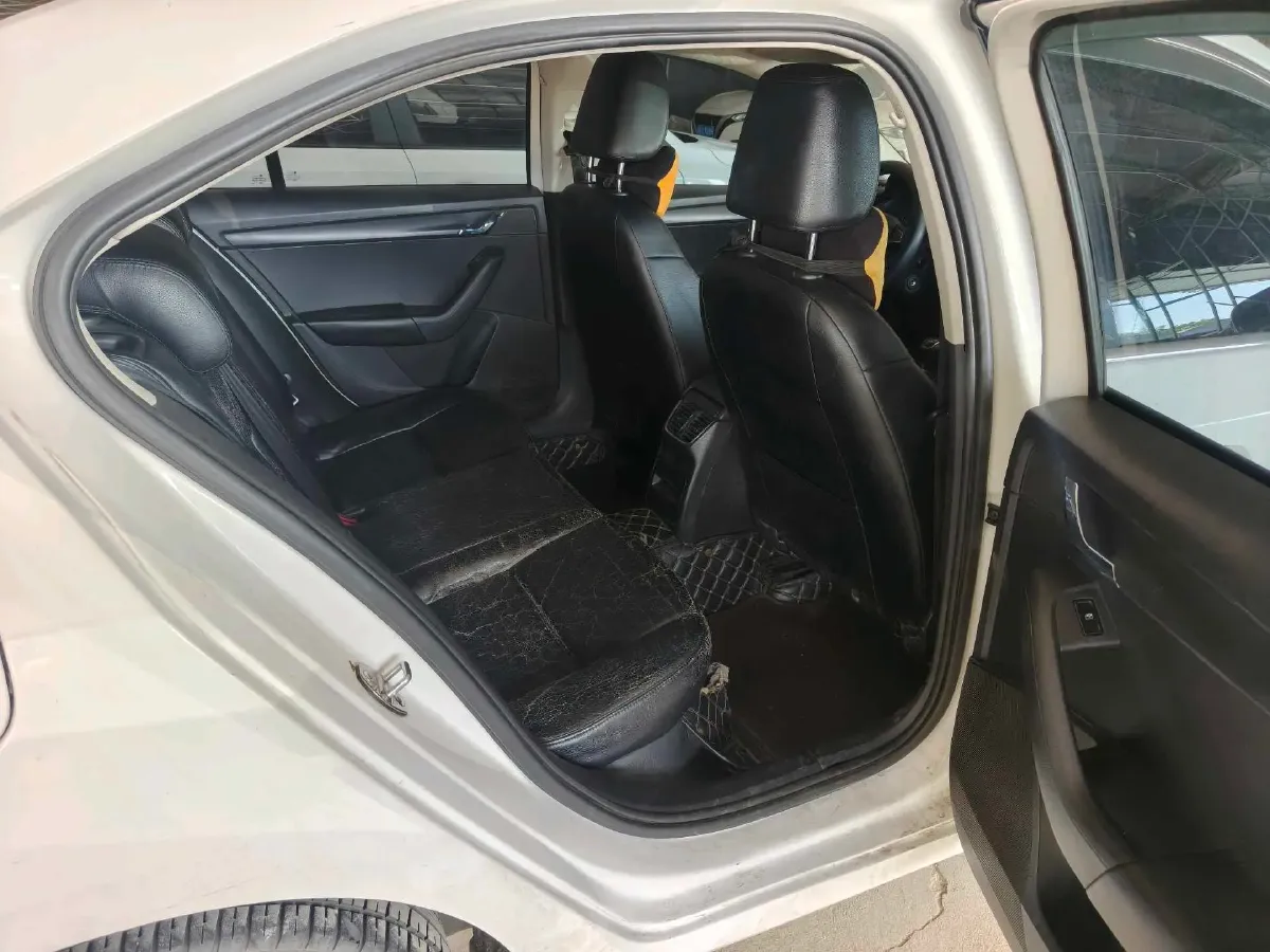 2018 Skoda Octavia 1.6L 110HP L4 5MT,autocango,china used car exporter,china ev exporter,chinese used car exporter,chinese used ev exporter