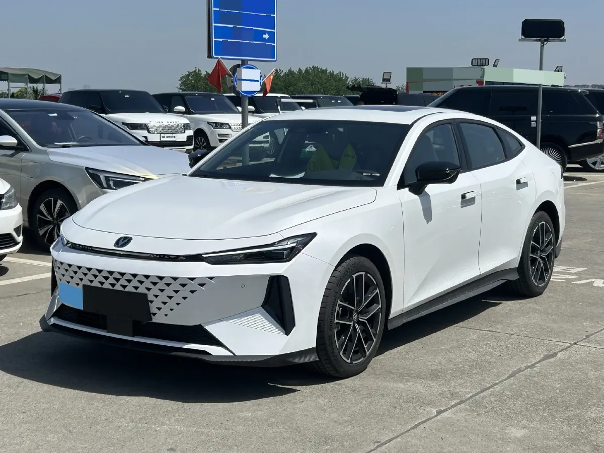 2024 ChangAn UNI-V iDD 1.5L 110HP L4 E-CVT PHEV 18.99KWH,autocango,china used car exporter,china ev exporter,chinese used car exporter,chinese used ev exporter