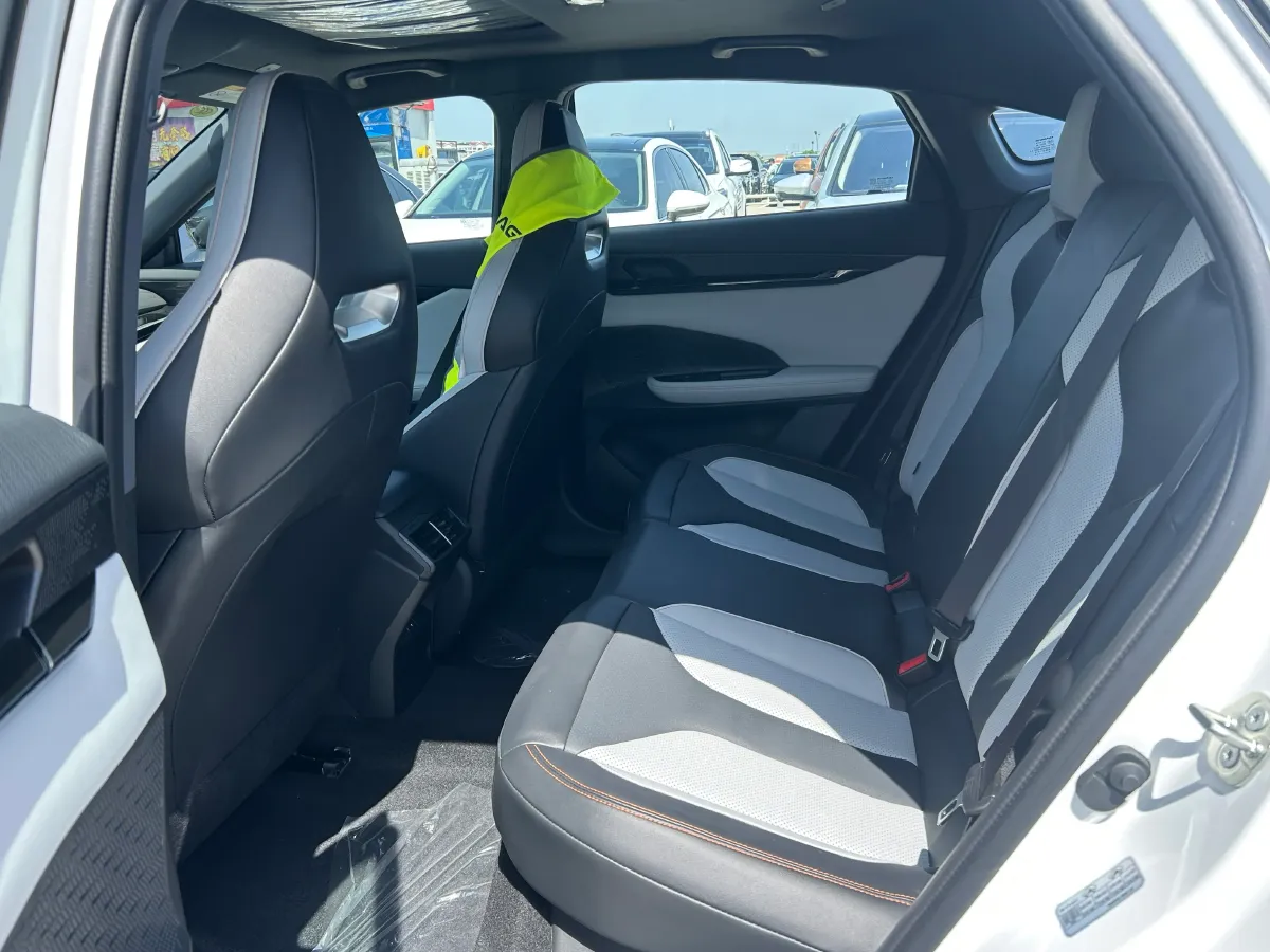 2024 ChangAn UNI-V iDD 1.5L 110HP L4 E-CVT PHEV 18.99KWH,autocango,china used car exporter,china ev exporter,chinese used car exporter,chinese used ev exporter