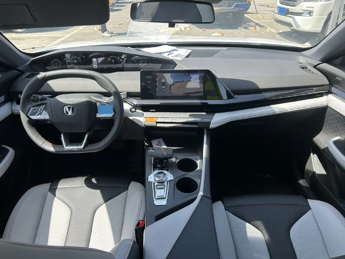 2024 ChangAn UNI-V iDD 1.5L 110HP L4 E-CVT PHEV 18.99KWH,autocango,china used car exporter,china ev exporter,chinese used car exporter,chinese used ev exporter