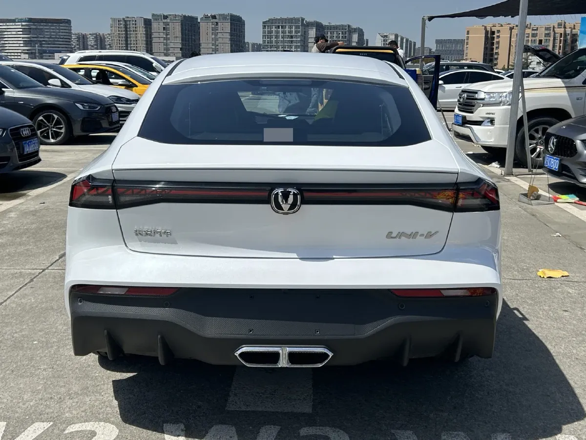 2024 ChangAn UNI-V iDD 1.5L 110HP L4 E-CVT PHEV 18.99KWH,autocango,china used car exporter,china ev exporter,chinese used car exporter,chinese used ev exporter