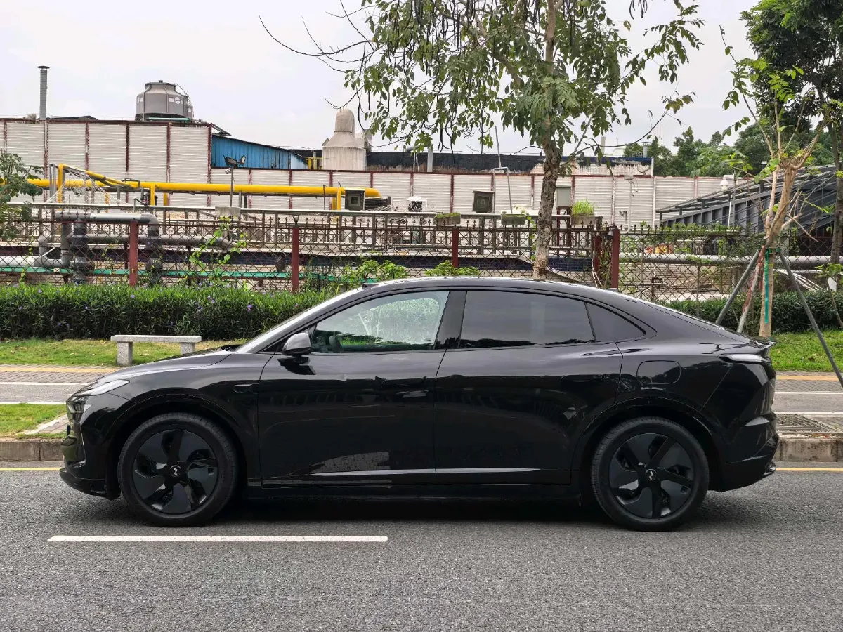 2024 IM L6 BEV 75KWH,autocango,china used car exporter,china ev exporter,chinese used car exporter,chinese used ev exporter