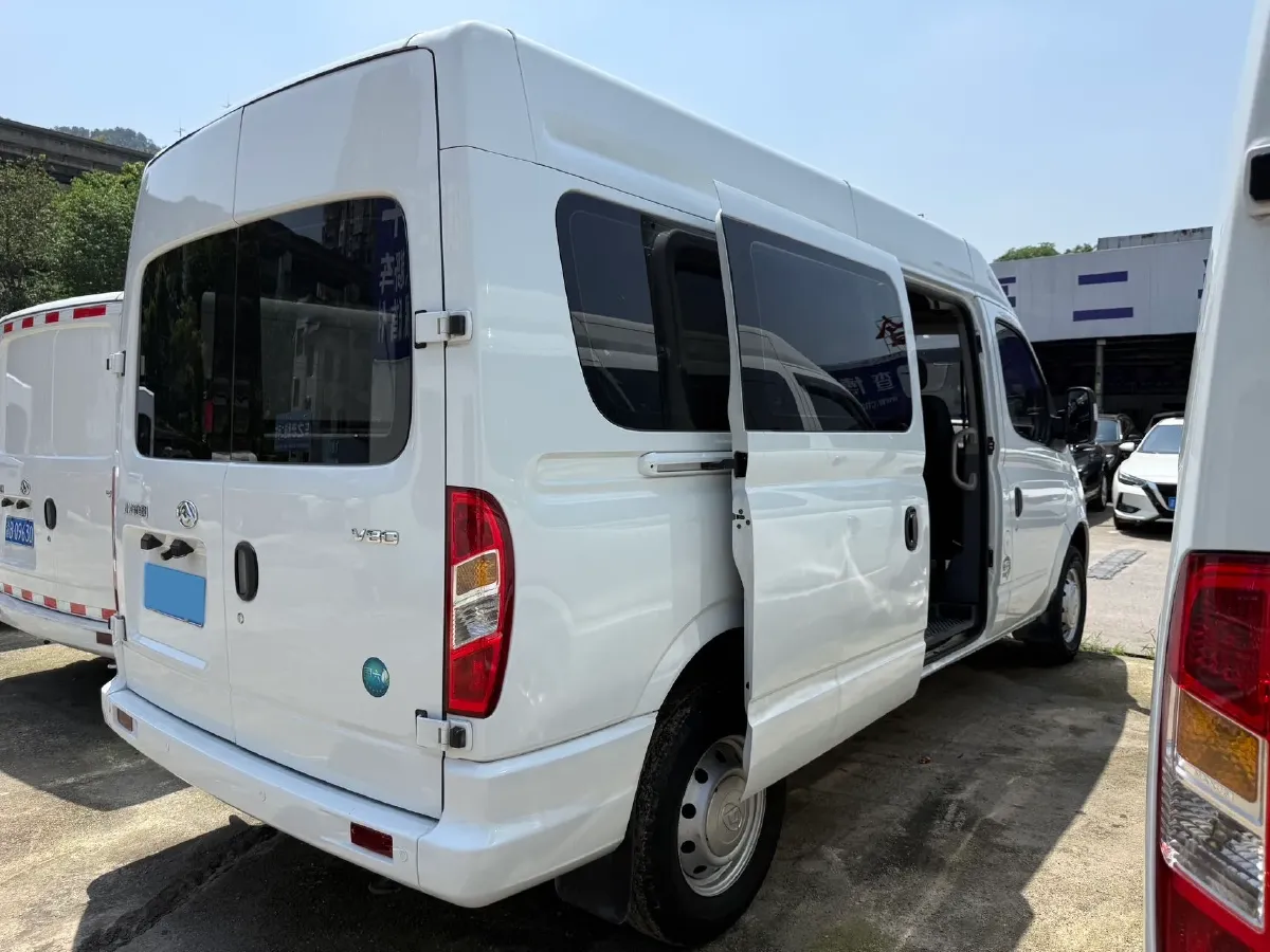 2021 MAXUS XinTu V80 2.0T 139HP L4 6MT,autocango,china used car exporter,china ev exporter,chinese used car exporter,chinese used ev exporter