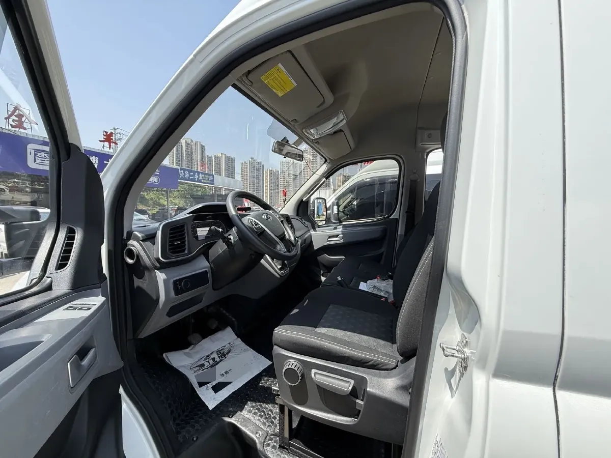 2021 MAXUS XinTu V80 2.0T 139HP L4 6MT,autocango,china used car exporter,china ev exporter,chinese used car exporter,chinese used ev exporter