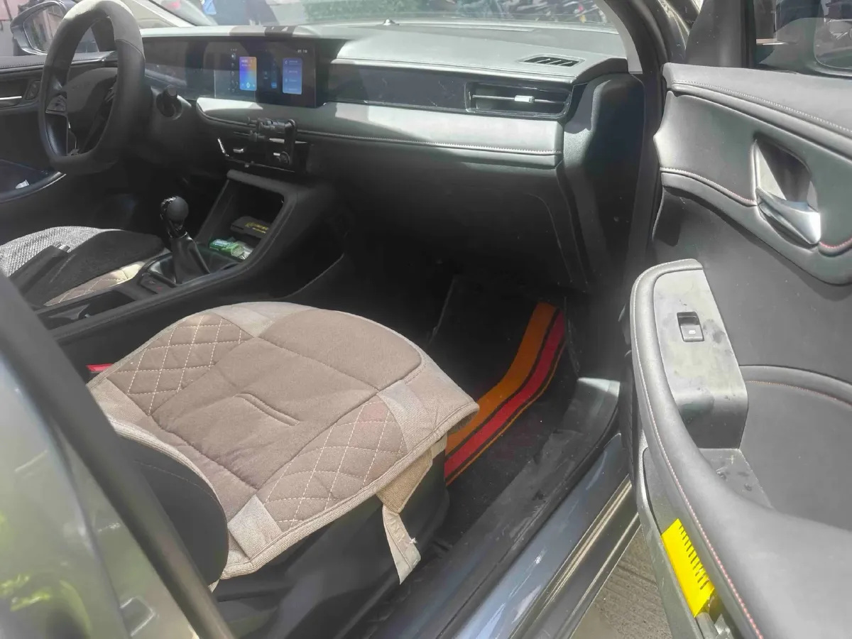 2023 Roewe i5 1.5L 129HP L4 5MT,autocango,china used car exporter,china ev exporter,chinese used car exporter,chinese used ev exporter