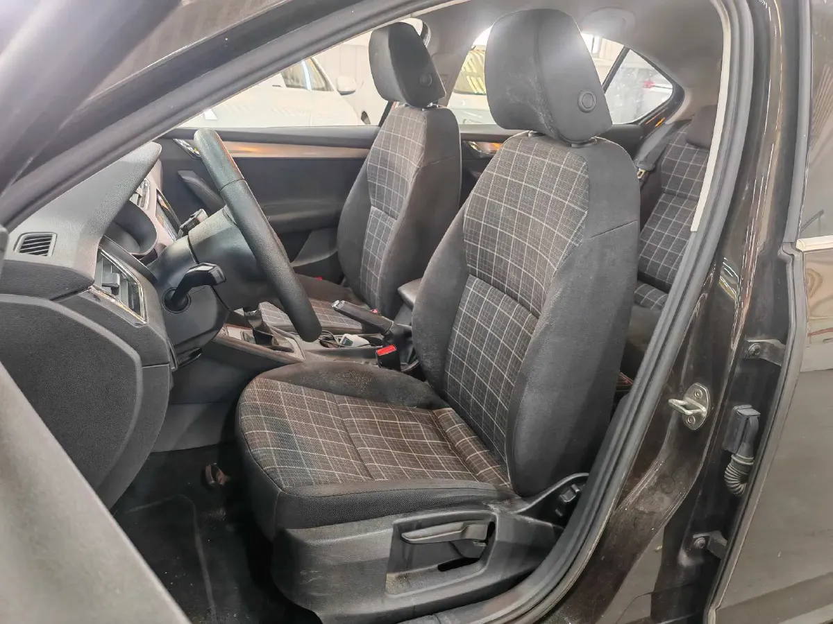 2019 Skoda Octavia 1.5L 116HP L4 6AT,autocango,china used car exporter,china ev exporter,chinese used car exporter,chinese used ev exporter