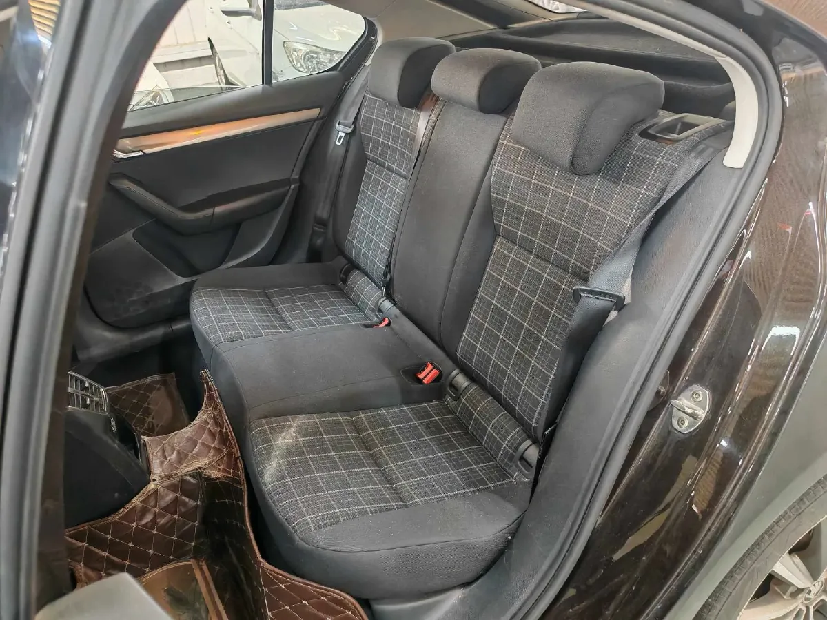 2019 Skoda Octavia 1.5L 116HP L4 6AT,autocango,china used car exporter,china ev exporter,chinese used car exporter,chinese used ev exporter