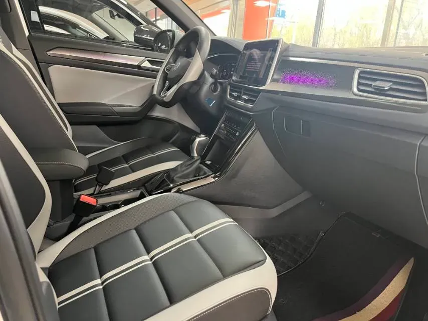 2023 Volkswagen T-Roc 1.5T 160HP L4 7DCT,autocango,china used car exporter,china ev exporter,chinese used car exporter,chinese used ev exporter