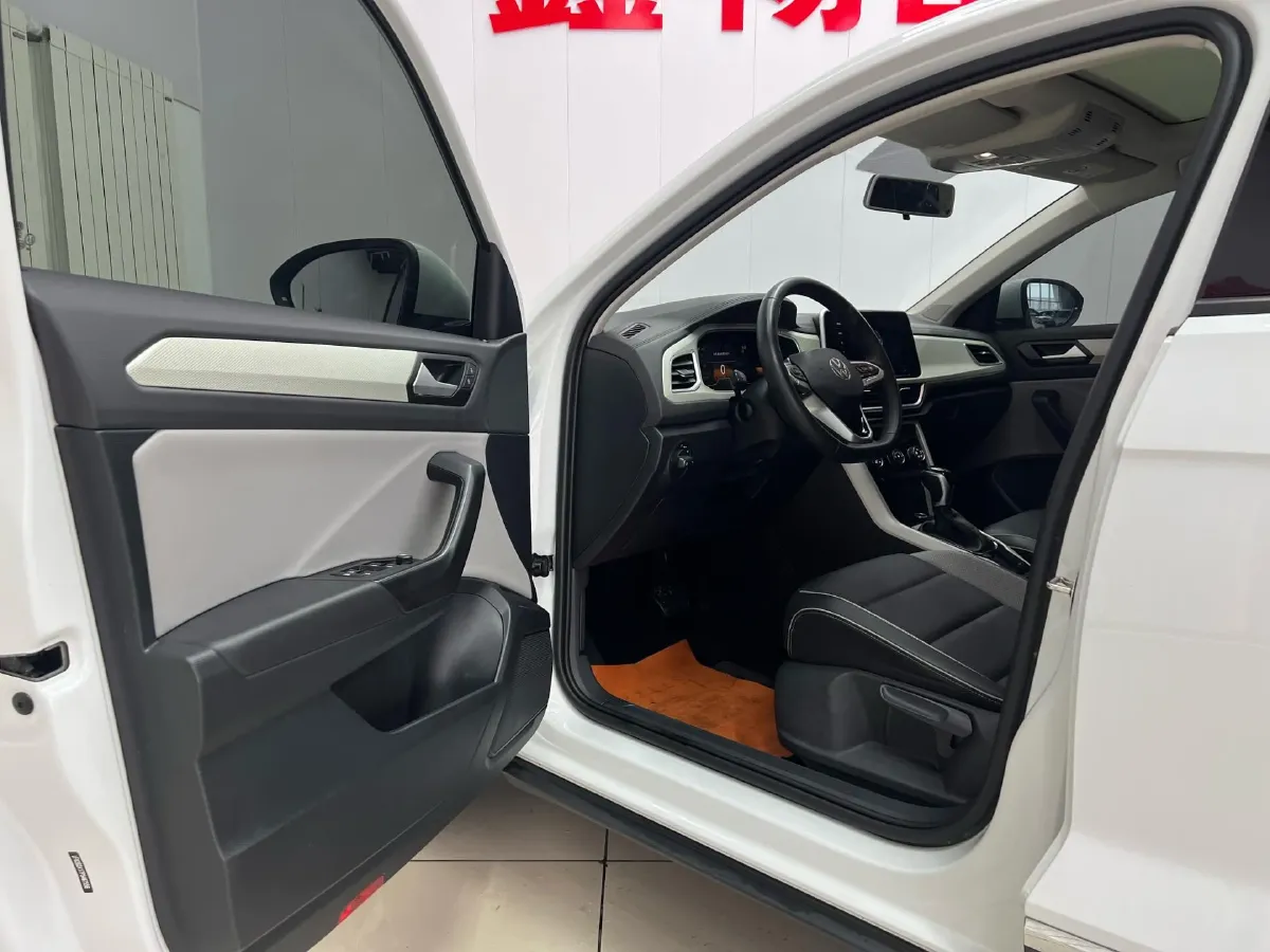 2023 Volkswagen T-Roc 1.4T 150HP L4 7DCT,autocango,china used car exporter,china ev exporter,chinese used car exporter,chinese used ev exporter