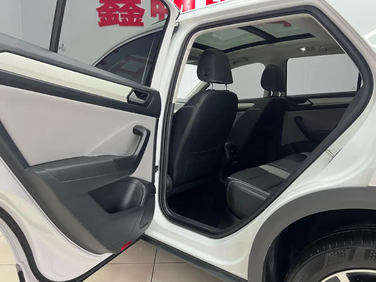 2023 Volkswagen T-Roc 1.4T 150HP L4 7DCT,autocango,china used car exporter,china ev exporter,chinese used car exporter,chinese used ev exporter