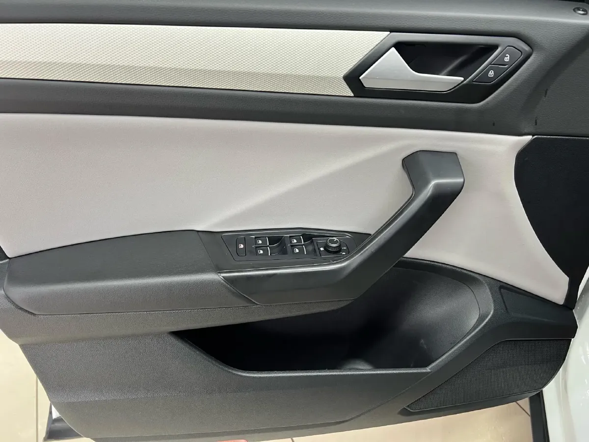 2023 Volkswagen T-Roc 1.4T 150HP L4 7DCT,autocango,china used car exporter,china ev exporter,chinese used car exporter,chinese used ev exporter