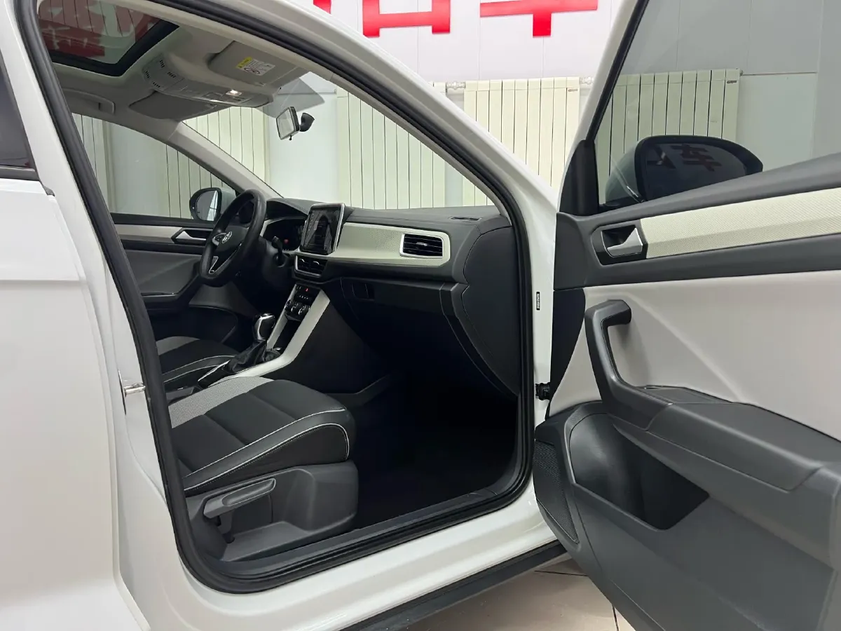 2023 Volkswagen T-Roc 1.4T 150HP L4 7DCT,autocango,china used car exporter,china ev exporter,chinese used car exporter,chinese used ev exporter