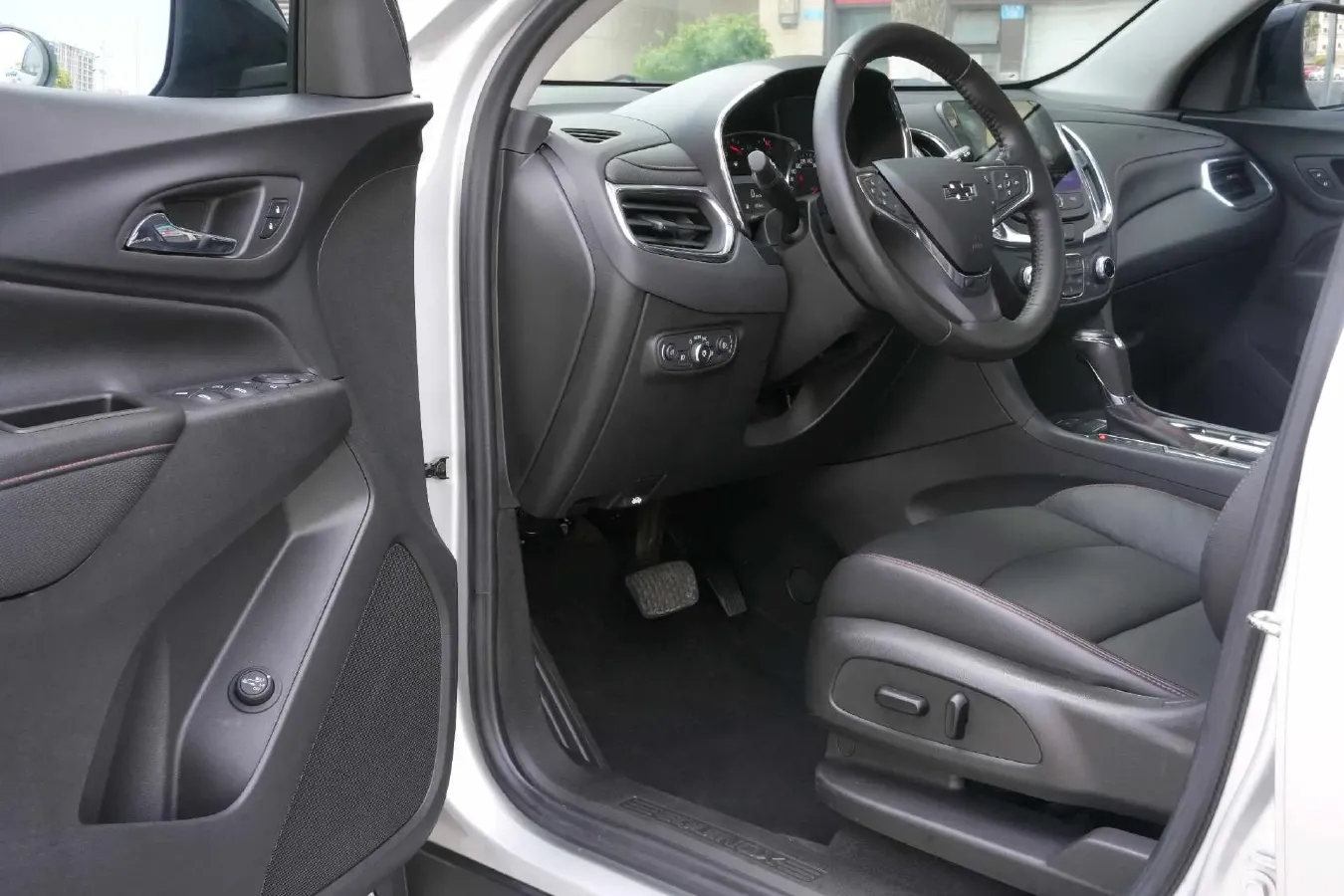 2019 Chevrolet Equinox 2.0T 260HP L4 9AT,autocango,china used car exporter,china ev exporter,chinese used car exporter,chinese used ev exporter