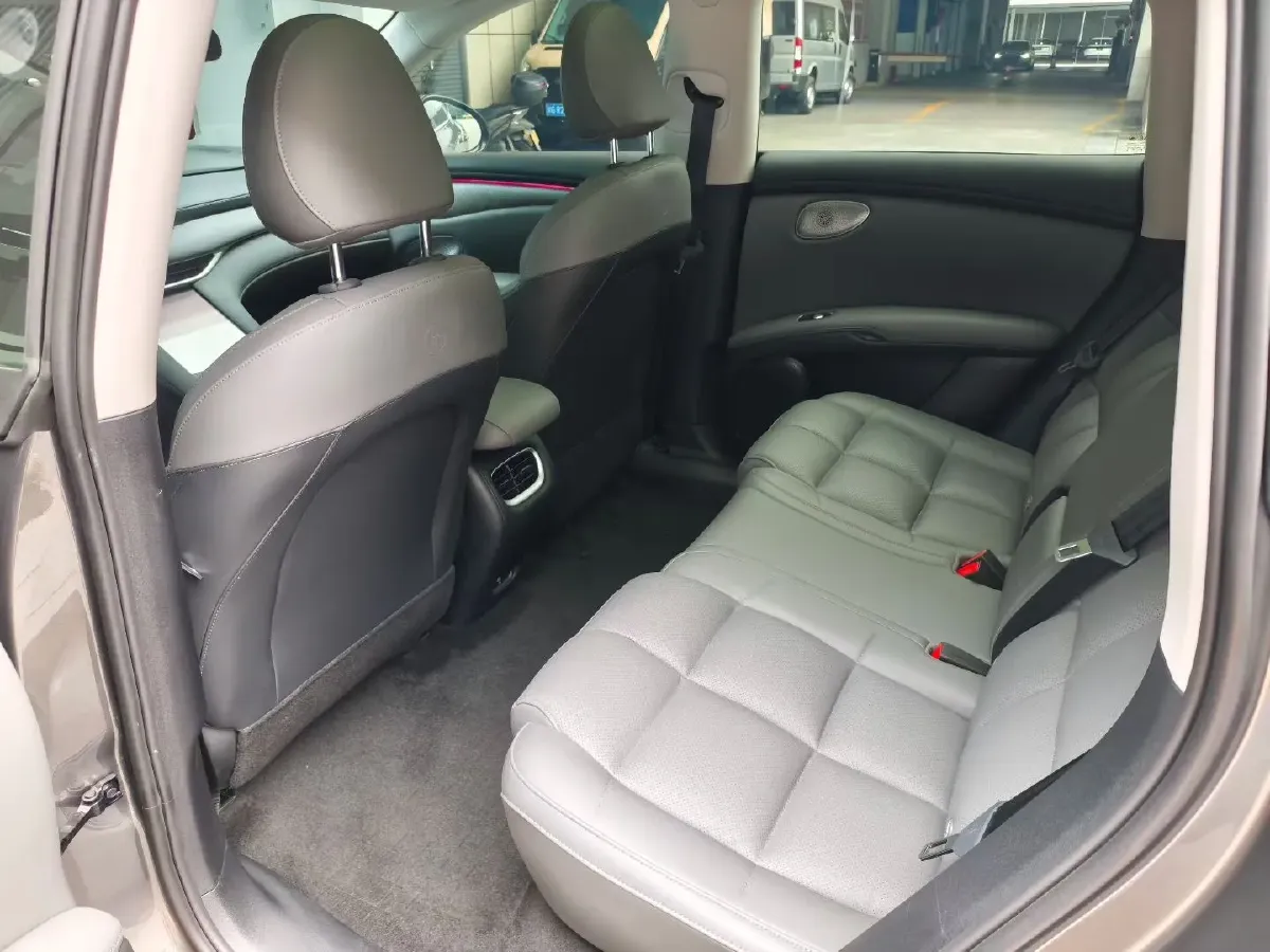 2025 IM LS6 BEV 75KWH,autocango,china used car exporter,china ev exporter,chinese used car exporter,chinese used ev exporter