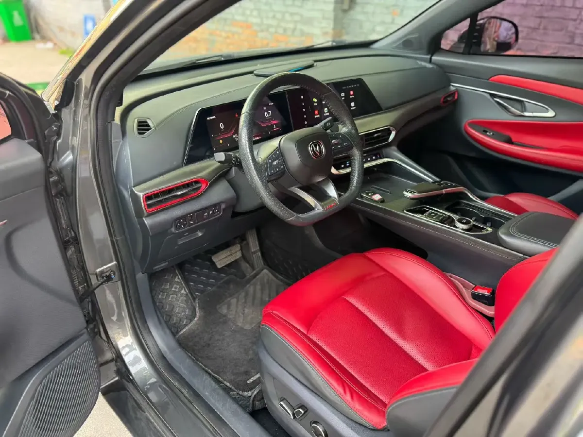 2020 ChangAn UNI-T 1.5T 180HP L4 7DCT,autocango,china used car exporter,china ev exporter,chinese used car exporter,chinese used ev exporter