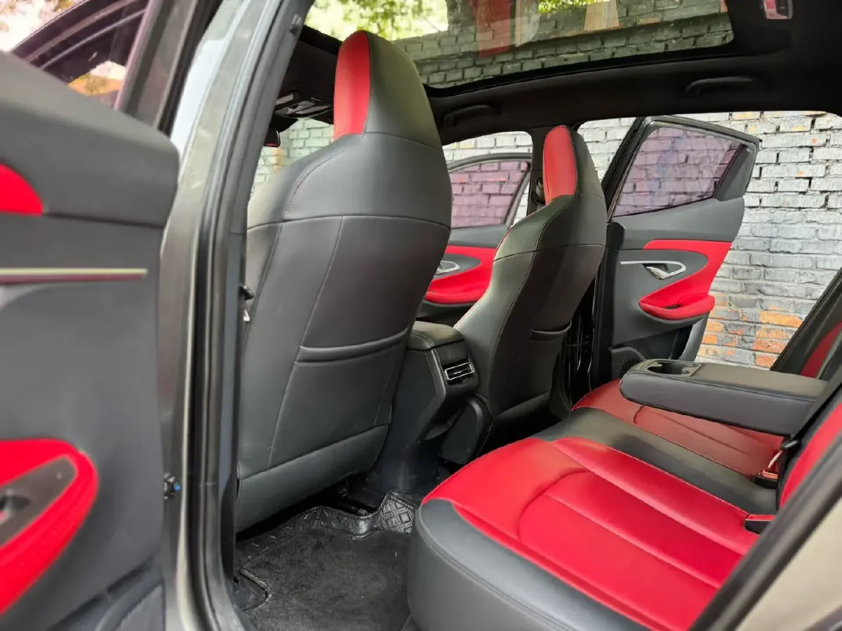 2020 ChangAn UNI-T 1.5T 180HP L4 7DCT,autocango,china used car exporter,china ev exporter,chinese used car exporter,chinese used ev exporter