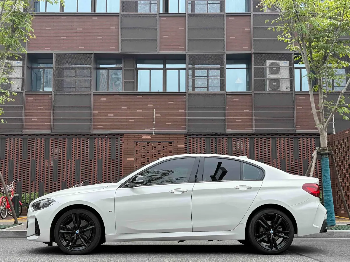 2023 BMW 1 Series 2.0T 178HP L4 7DCT,autocango,china used car exporter,china ev exporter,chinese used car exporter,chinese used ev exporter