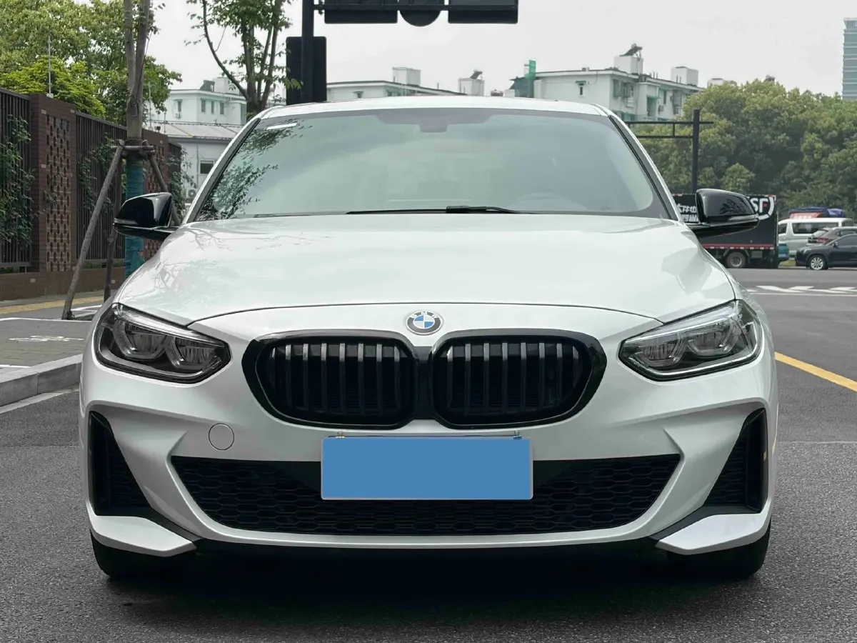 2023 BMW 1 Series 2.0T 178HP L4 7DCT,autocango,china used car exporter,china ev exporter,chinese used car exporter,chinese used ev exporter