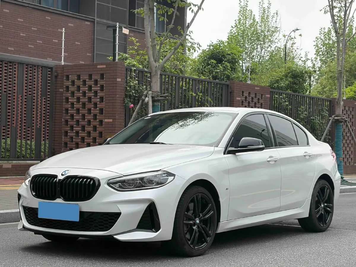 2023 BMW 1 Series 2.0T 178HP L4 7DCT,autocango,china used car exporter,china ev exporter,chinese used car exporter,chinese used ev exporter