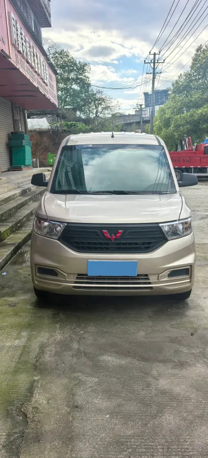 2022 WuLing HongGuang V 1.5L 99HP L4 6MT,autocango,china used car exporter,china ev exporter,chinese used car exporter,chinese used ev exporter