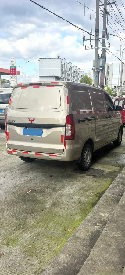 2022 WuLing HongGuang V 1.5L 99HP L4 6MT,autocango,china used car exporter,china ev exporter,chinese used car exporter,chinese used ev exporter