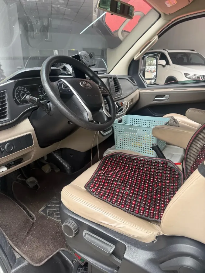2021 MAXUS XinTu V80 2.0T 139HP L4 6MT,autocango,china used car exporter,china ev exporter,chinese used car exporter,chinese used ev exporter