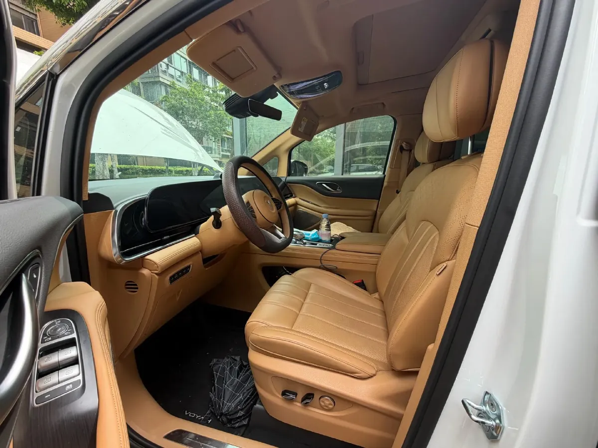 2024 Voyah Dream 1.5T 150HP L4 PHEV 43KWH,autocango,china used car exporter,china ev exporter,chinese used car exporter,chinese used ev exporter