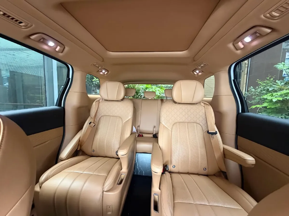 2024 Voyah Dream 1.5T 150HP L4 PHEV 43KWH,autocango,china used car exporter,china ev exporter,chinese used car exporter,chinese used ev exporter