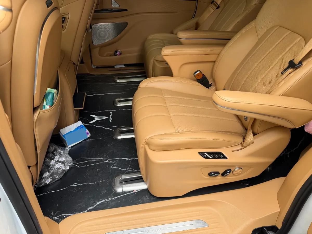 2024 Voyah Dream 1.5T 150HP L4 PHEV 43KWH,autocango,china used car exporter,china ev exporter,chinese used car exporter,chinese used ev exporter