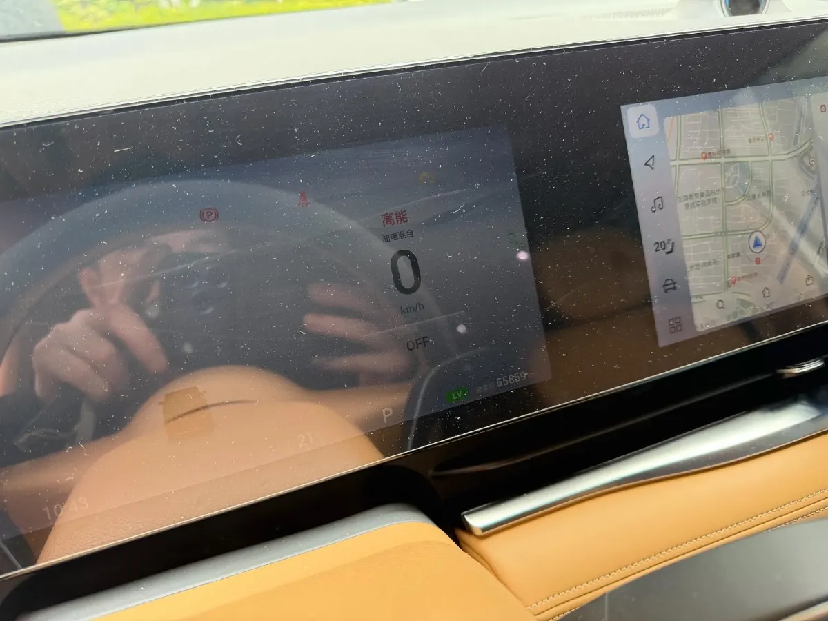 2024 Voyah Dream 1.5T 150HP L4 PHEV 43KWH,autocango,china used car exporter,china ev exporter,chinese used car exporter,chinese used ev exporter