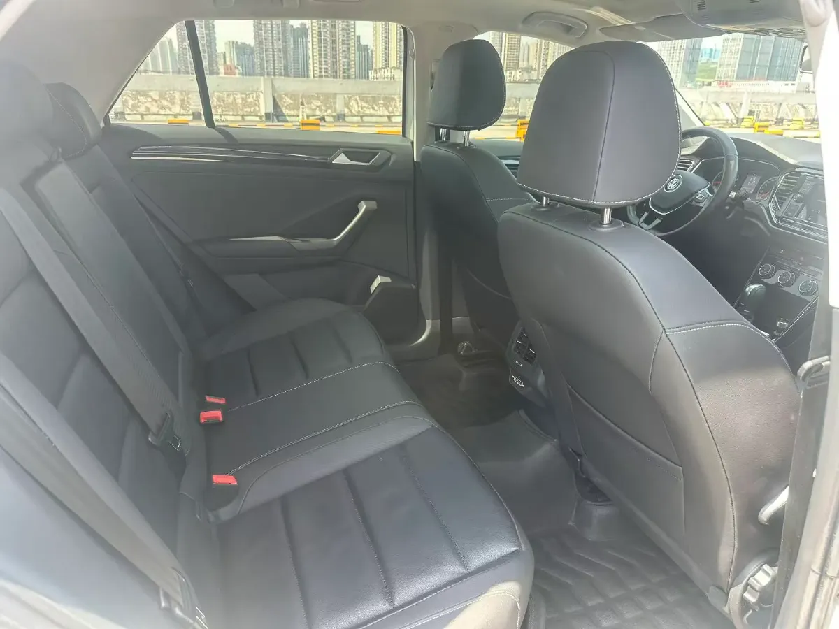 2019 Volkswagen T-Roc 1.4T 150HP L4 7DCT,autocango,china used car exporter,china ev exporter,chinese used car exporter,chinese used ev exporter