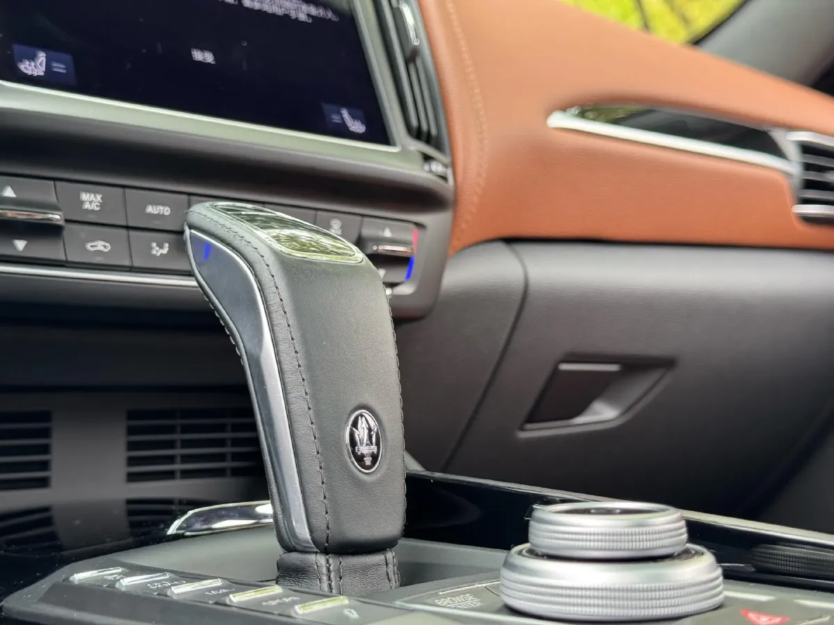 2021 Maserati Levante 3.0T 350HP V6 8AT,autocango,china used car exporter,china ev exporter,chinese used car exporter,chinese used ev exporter