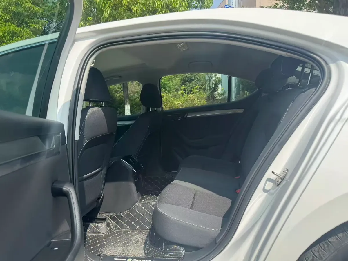 2019 Skoda Superb 1.4T 150HP L4 7DCT,autocango,china used car exporter,china ev exporter,chinese used car exporter,chinese used ev exporter