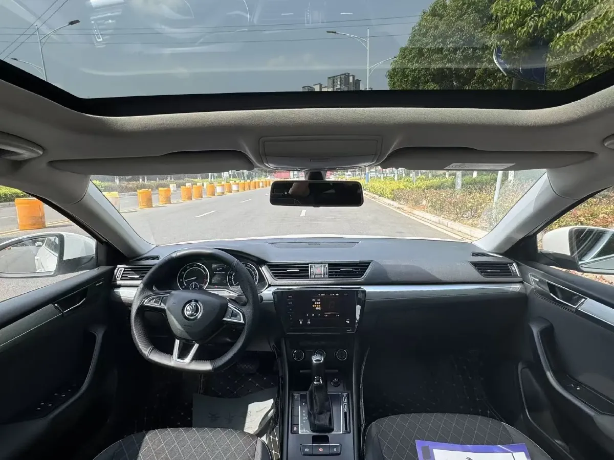 2019 Skoda Superb 1.4T 150HP L4 7DCT,autocango,china used car exporter,china ev exporter,chinese used car exporter,chinese used ev exporter