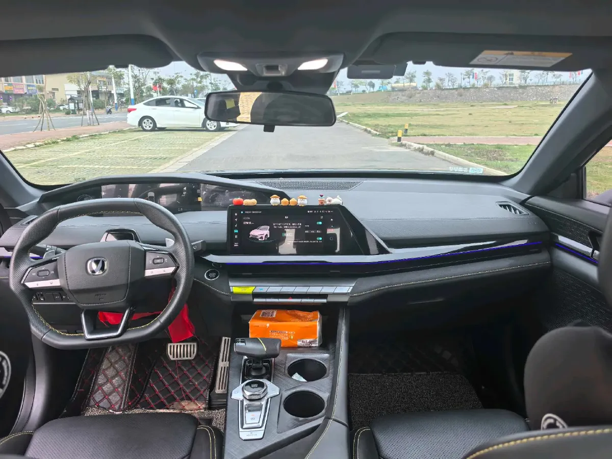 2022 ChangAn UNI-V 1.5T 188HP L4 7DCT,autocango,china used car exporter,china ev exporter,chinese used car exporter,chinese used ev exporter