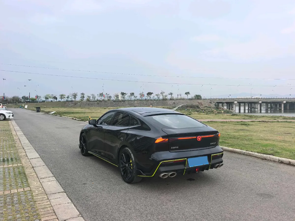 2022 ChangAn UNI-V 1.5T 188HP L4 7DCT,autocango,china used car exporter,china ev exporter,chinese used car exporter,chinese used ev exporter