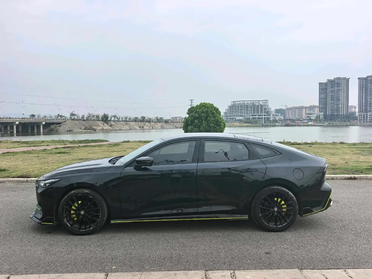 2022 ChangAn UNI-V 1.5T 188HP L4 7DCT,autocango,china used car exporter,china ev exporter,chinese used car exporter,chinese used ev exporter