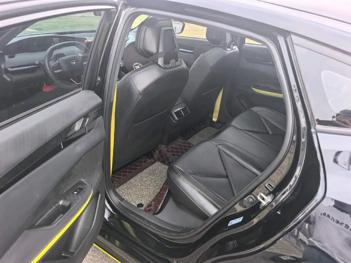 2022 ChangAn UNI-V 1.5T 188HP L4 7DCT,autocango,china used car exporter,china ev exporter,chinese used car exporter,chinese used ev exporter